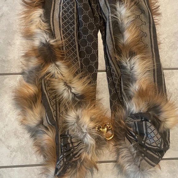 GUCCI Monogram Fox Fur Wool Silk Horsebit Gold Clasp Shawl/Wrap - Picture 7 of 16